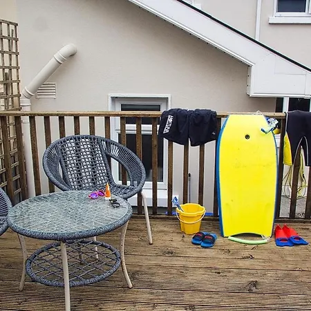 Stylish 3-bed Walk To Village *