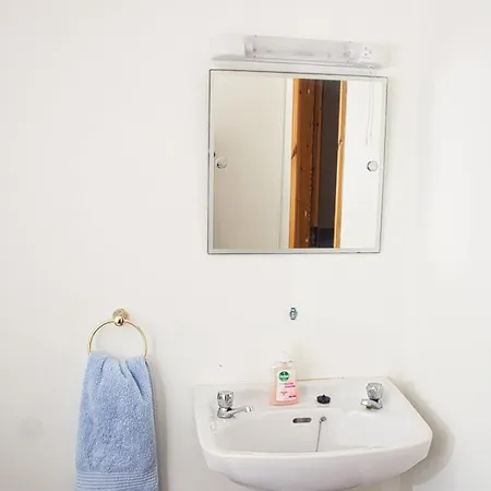Stylish 3-bed Walk To Village Casa vacanze