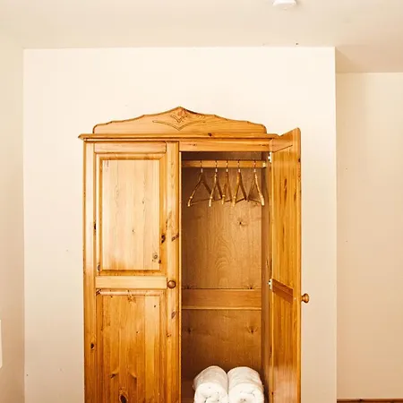 Stylish 3-bed Walk To Village *