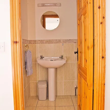 Stylish 3-bed Walk To Village