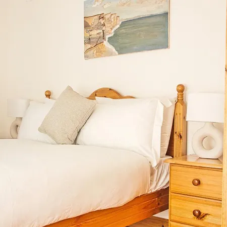 Stylish 3-bed Walk To Village *